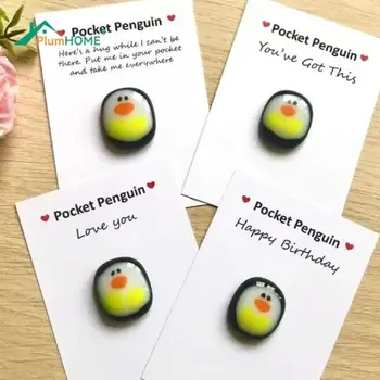 Un Buzunar Mic Pinguin Îmbrățișare Suvenir Ornament Drăguț Cadou Cu Mesaj Mic Card Distanța Sociale Prezente